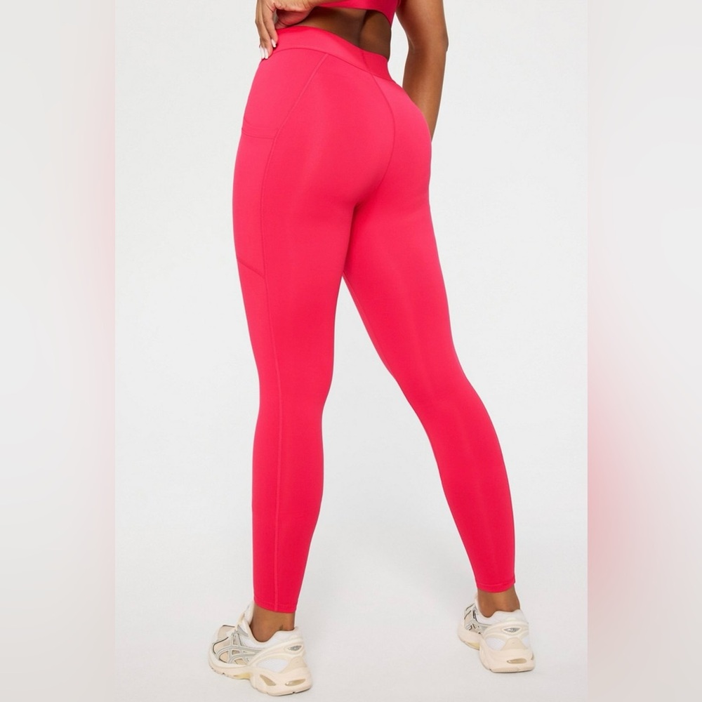 Fabletics On the Go Powerhold High Waisted Leggings
Size M